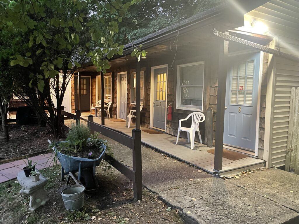 Lake Lodging Exterior